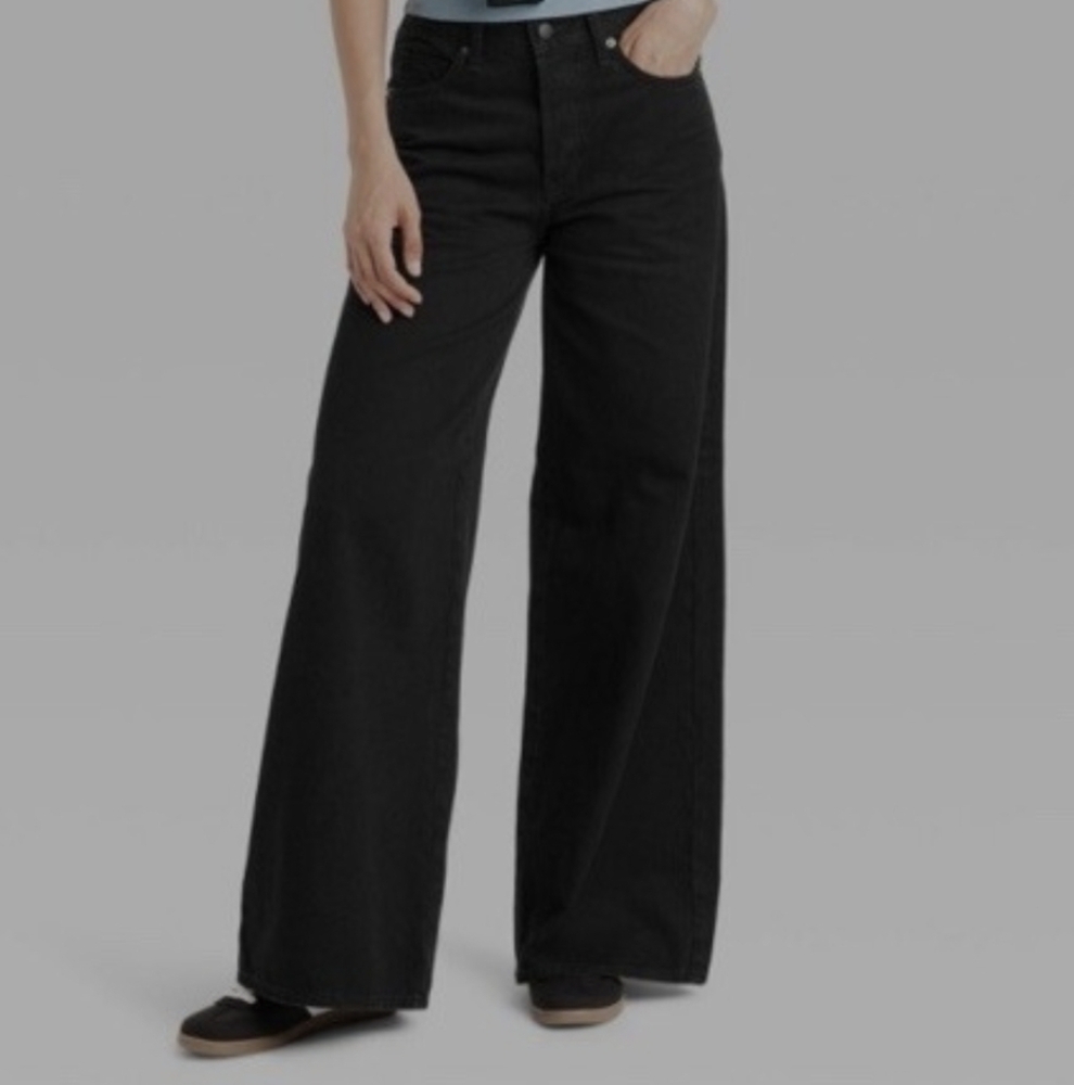 Women's Black Wide-Leg Jeans